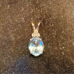 Aquamarine pendant, white gold